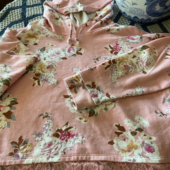 Pink light cotton hoodie with lace trim - Picture 2 of 4